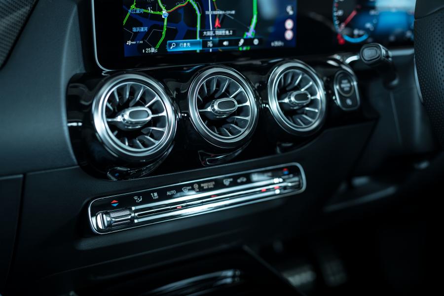 Детали интерьера Mercedes-Benz B180 AMG Line (W247) 2019 года  (JP) (фото 6 из 16)